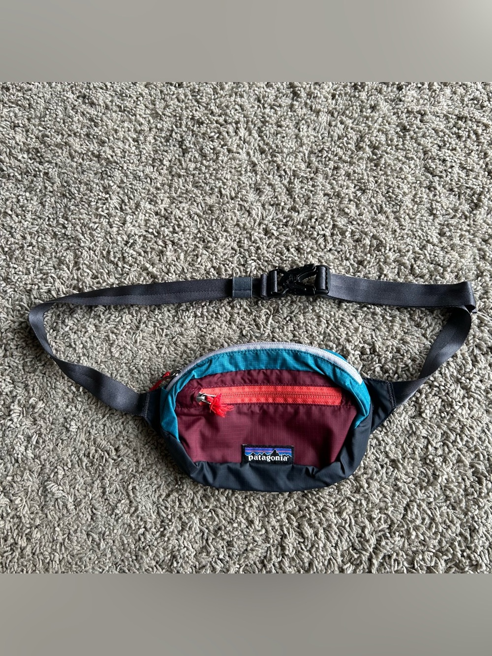 Patagonia Ultralight Black Hole Mini Hip Pack Maroon/Teal Waist Adjustable Strap